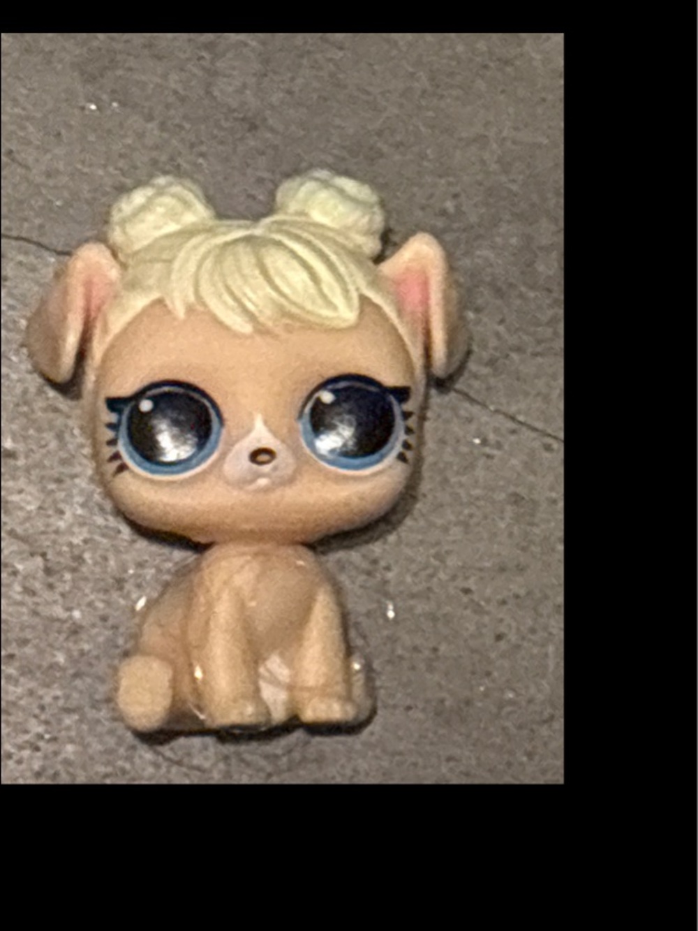 L.O.L. Surprise! Tan Puppy Figure with Blue Eyes and Cream Hair